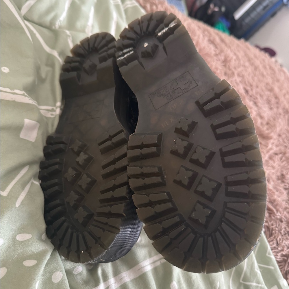 Women’s Jason Platform Dr. Martens (size 7)